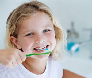Cómo debe ser la pasta de dientes infantil